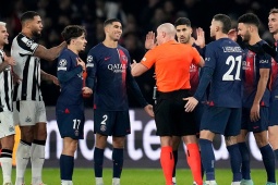 Bóng đá - Trọng tài cho PSG hưởng penalty gây tranh cãi bị đình chỉ nhiệm vụ ở Cúp C1