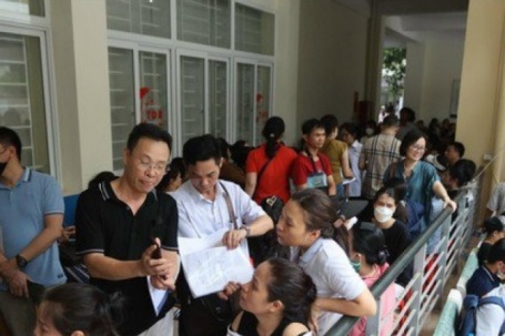 Sẽ chấm dứt xếp hàng mua hồ sơ tuyển sinh ở Hà Nội