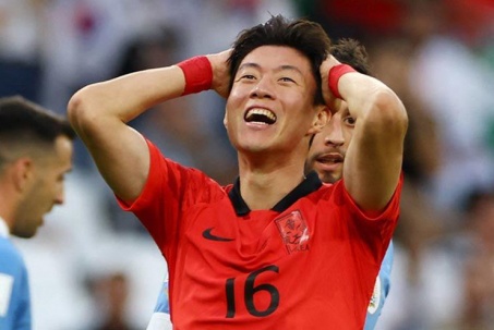 Tiền đạo Hàn Quốc bị đình chỉ trước Asian Cup vì quay lén bạn gái cũ