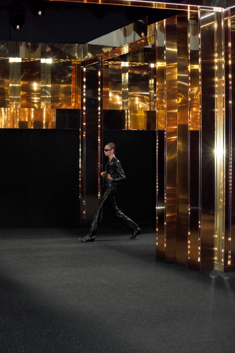 Celine gây choáng với bộ sưu tập quần áo nam mùa hè 2024 - 15