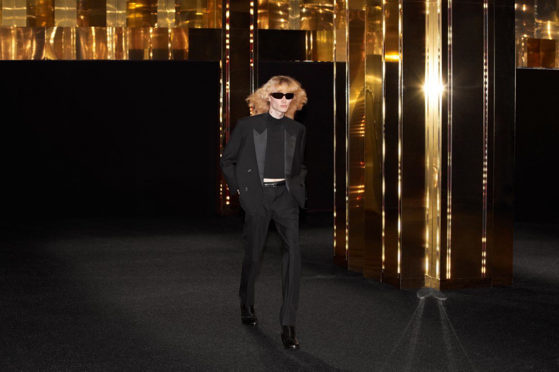 Celine gây choáng với bộ sưu tập quần áo nam mùa hè 2024 - 10