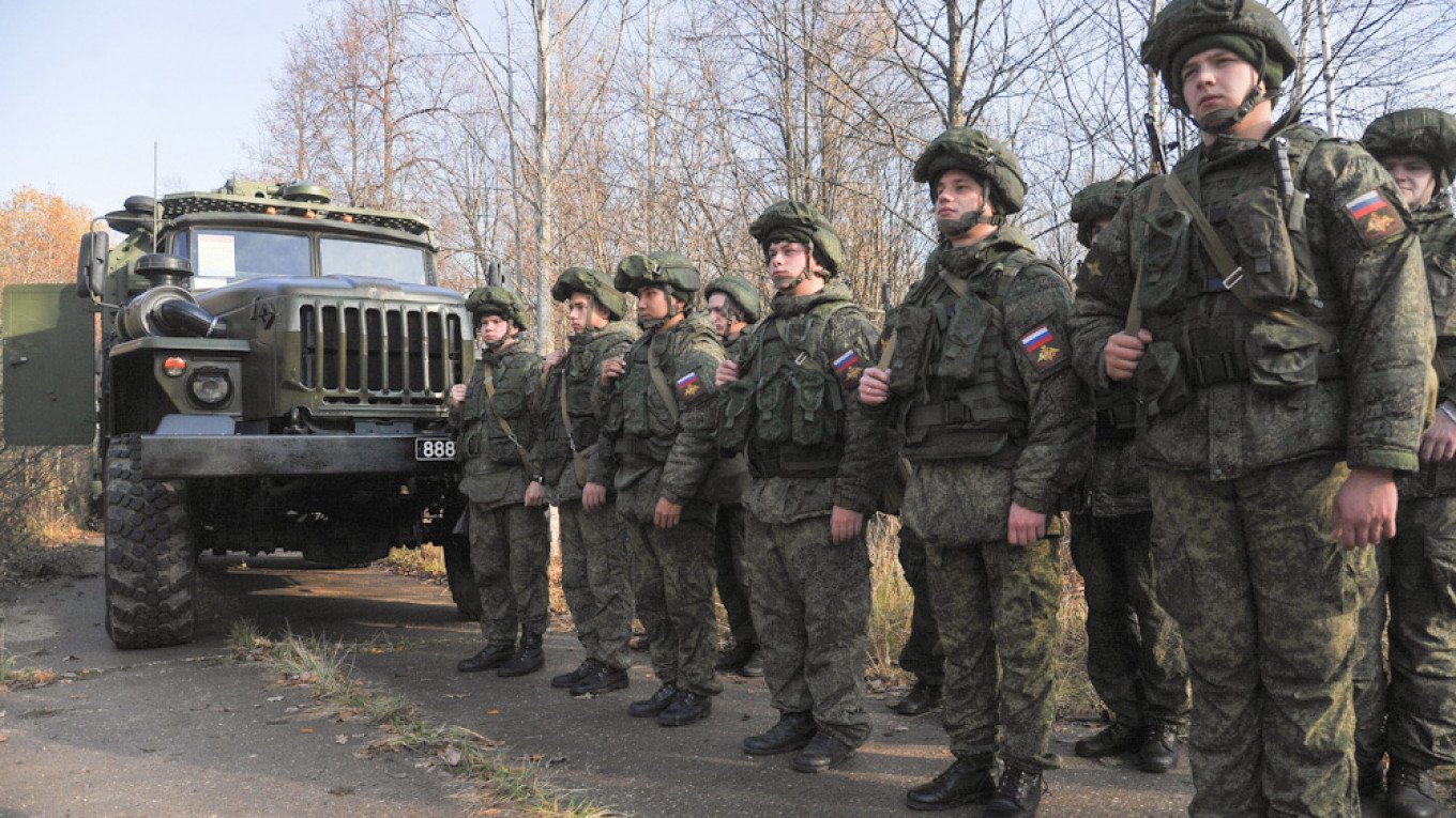 Quân đội Nga ở biên giới (ảnh: MT)