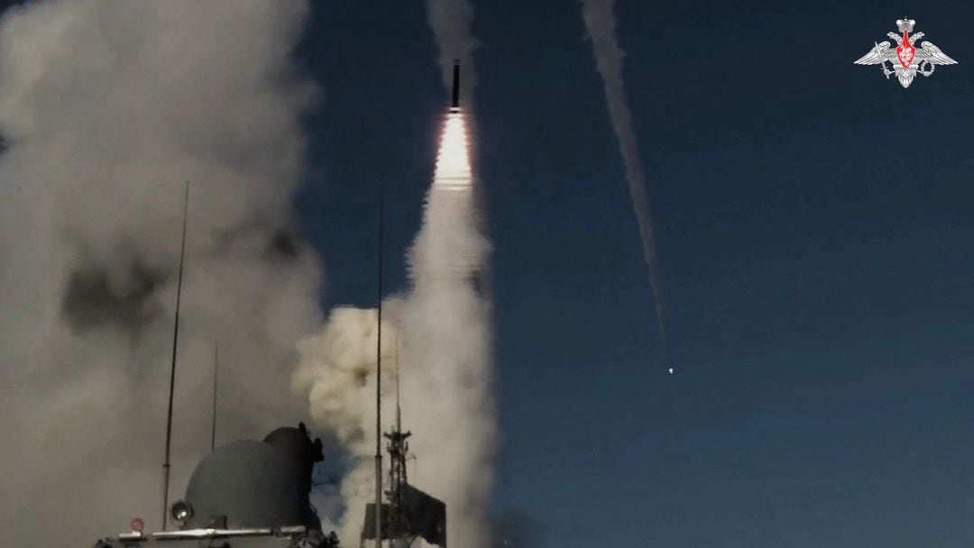 Tàu chiến Nga phóng tên lửa từ Biển Đen (ảnh: Bộ Quốc phòng Nga)