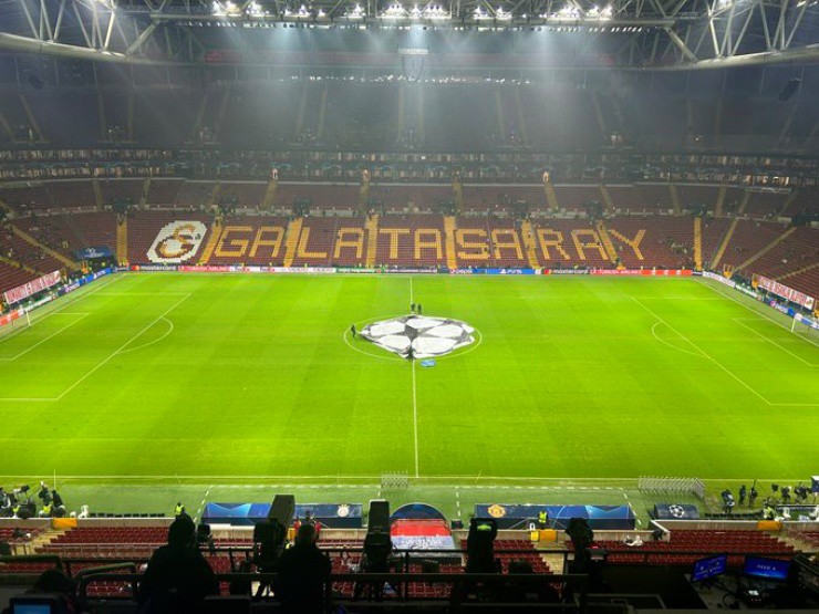 Trận đấu vẫn có thể diễn ra bất chấp mặt sân xấu