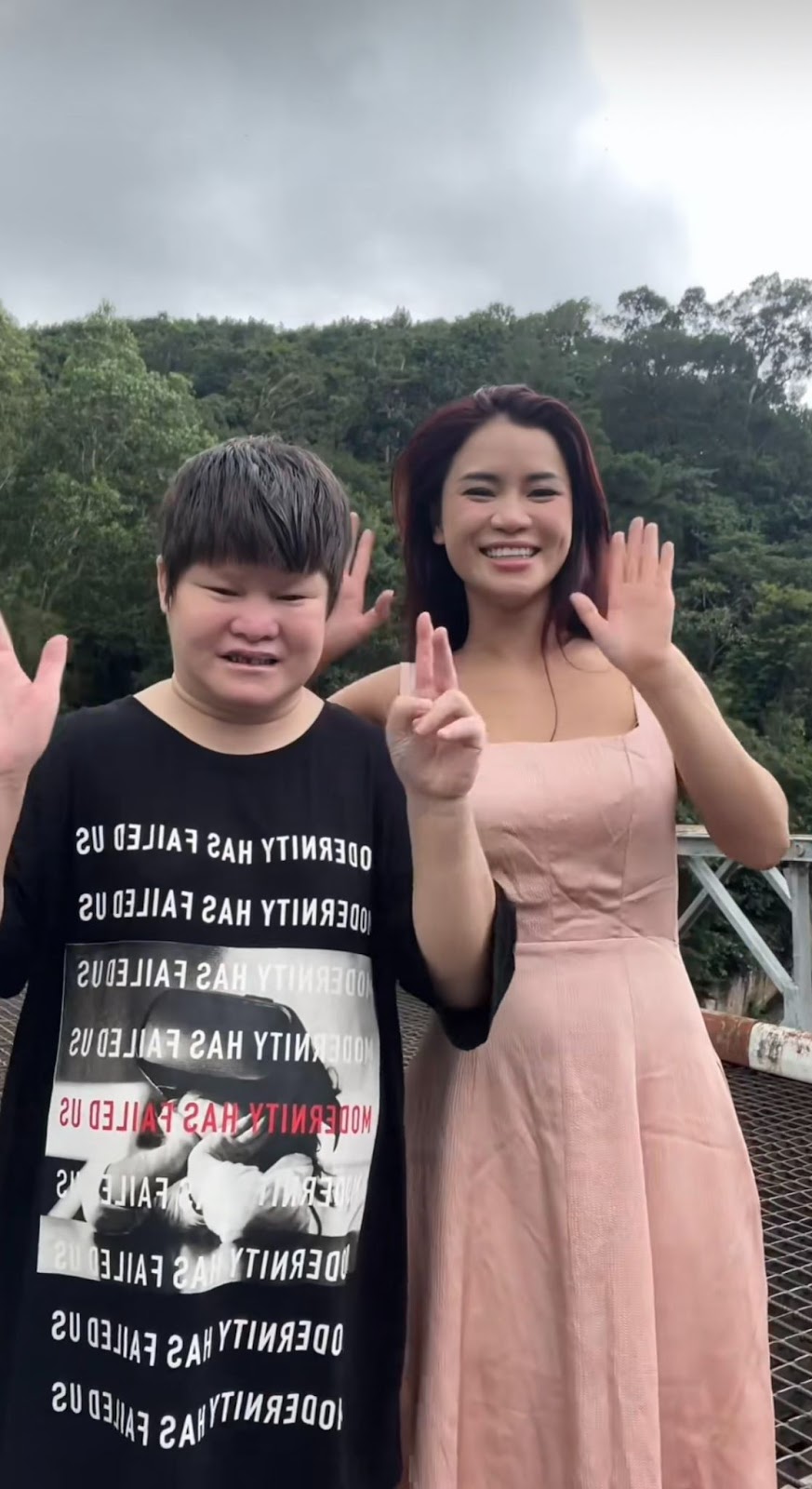 Hình ảnh Blacki và chị gái