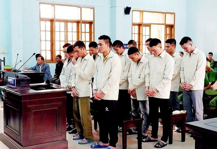 12 bị cáo chịu mức án xứng đáng với hành vi của mình. Ảnh: TS.