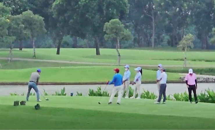 Sau phản ánh của báo chí, bốn cán bộ Bắc Ninh chơi golf trong giờ làm việc bị kiểm tra khi có dấu hiệu vi phạm.