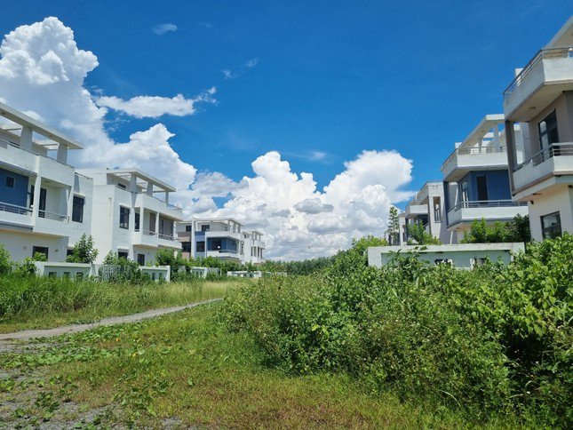 LDG Investment đã ký hợp đồng nguyên tắc mua bán nhà tại với 60 khách hàng, thu về số tiền hơn 132 tỷ đồng khi chưa đủ điều kiện.