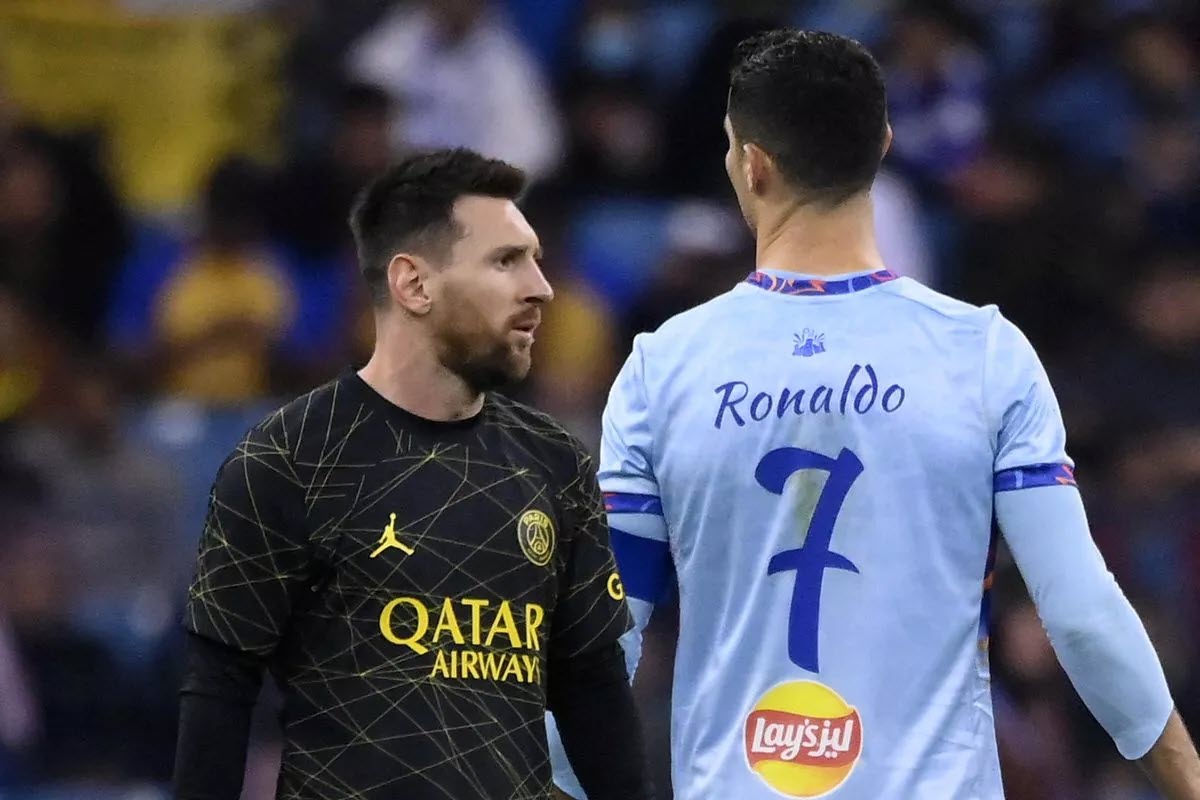 Messi và Ronaldo là hai cầu thủ hay nhất trong thời đại của mình. ẢNH: DAILY STAR