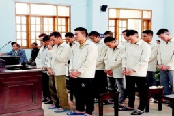 Pháp luật - Nghe con gái bị đánh, cha kéo 12 trai làng đi gây án