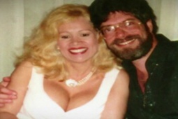 Pháp luật - Bí mật sau cái chết của triệu phú cưới vũ nữ thoát y: Án mạng trong khách sạn