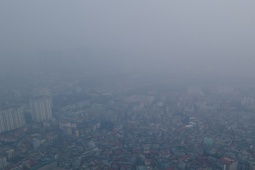 Tin tức trong ngày - Trung tâm Hà Nội chìm trong sương mù dày đặc, chất lượng không khí nhiều nơi ở “mức đỏ”