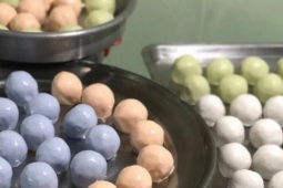 Ẩm thực - Cô gái 9x chia sẻ cách làm chè trôi nước đẹp lung linh, ăn ngon dẻo, ai cũng khen khéo