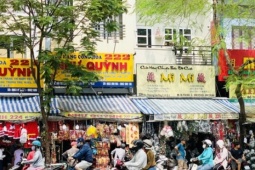 Chủ tiệm bán đồ trang trí Noel không còn lo ế như mùa Halloween