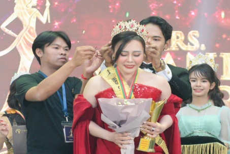 Phan Kim Oanh giữ vương miện lâu nhất của Mrs Grand International