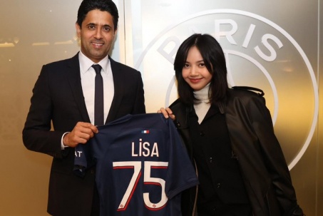 Lisa gây sốt với bức ảnh chụp cùng "ông trùm" PSG tại cúp C1