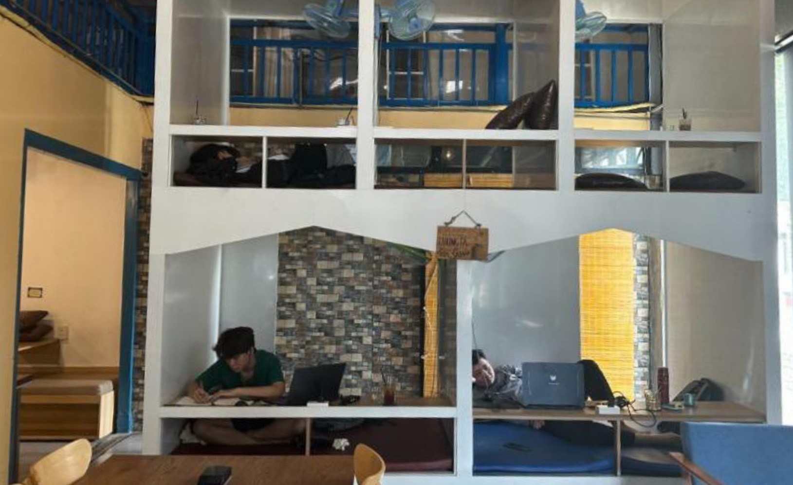 Một quán cà phê theo mô hình sleep box bị kiểm tra, xử phạt vi phạm hành chính