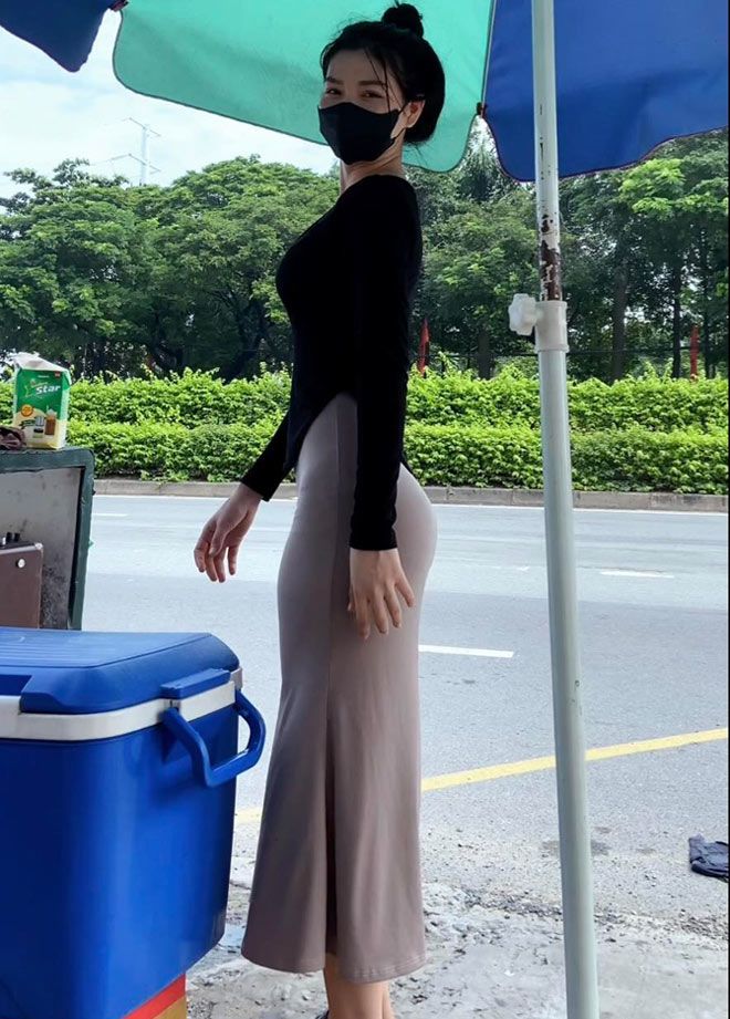 Bích Lệ chuộng những trang phục bó sát, khoe dáng nuột nà