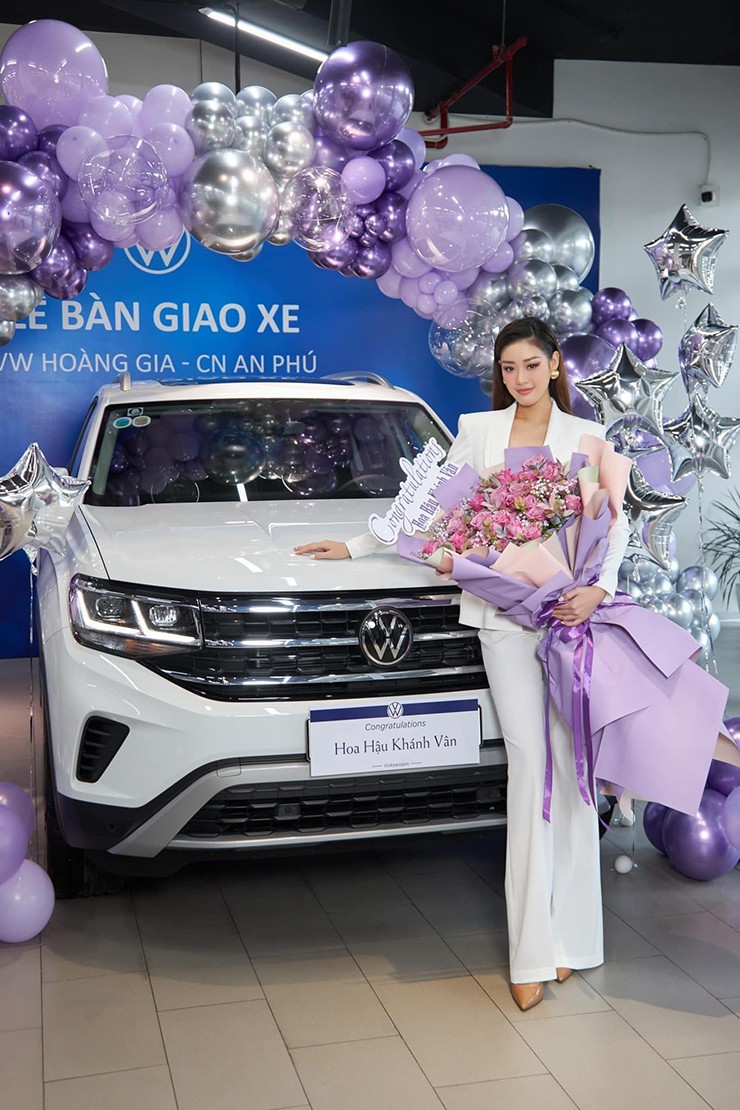 Hoa hậu Khánh Vân lên đời "xế hộp" Volkswagen Teramont hơn 2 tỷ đồng - 1