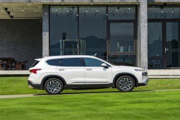 Giá xe Hyundai Santa Fe niêm yết và lăn bánh tháng 11/2023, giảm 50% LPTB