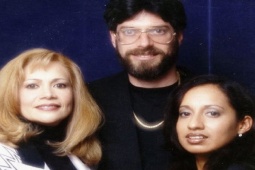 Pháp luật - Bí mật sau cái chết của triệu phú cưới vũ nữ thoát y: Thái độ kỳ lạ của người vợ