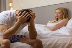 Sức khỏe đời sống - Người đàn ông hơn 30 tuổi phải ngủ riêng vì không thể “đáp ứng” được vợ