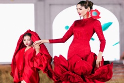 Thời trang - Siêu mẫu Võ Hoàng Yến lộng lẫy bên mẫu nhí có vẻ đẹp kiêu kỳ