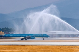 Tin tức trong ngày - VIDEO: Sân bay Điện Biên lần đầu tiên đón máy bay lớn