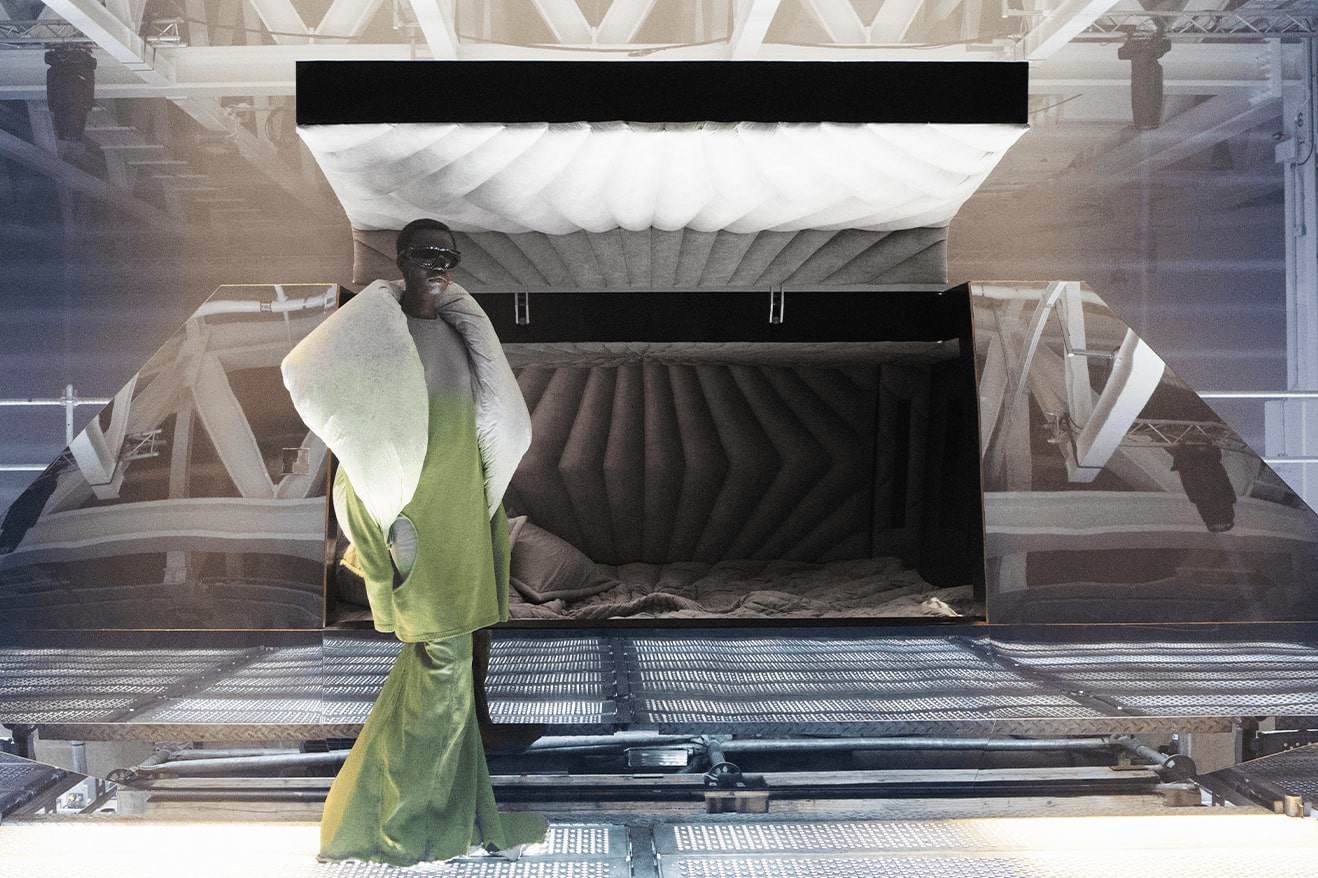 "Chúa tể bóng tối thời trang" xây dựng hệ sinh thái yên tĩnh - 5