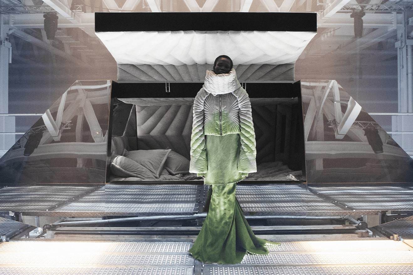 "Chúa tể bóng tối thời trang" xây dựng hệ sinh thái yên tĩnh - 4