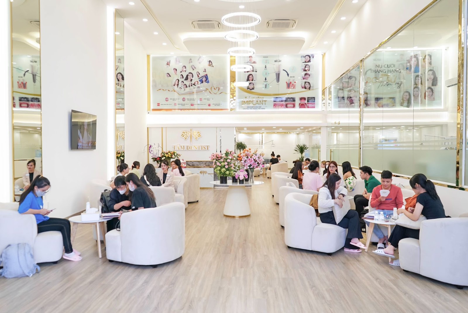 Tấm Dentist Thủ Đức khang trang, sang trọng nhưng vẫn tạo cảm giác thân thiện cho mỗi khách hàng