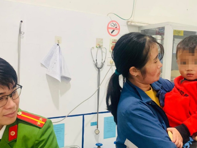 Tin tức trong ngày - Tìm thấy bé 2 tuổi sau 3 ngày mất tích: Công an đề nghị không suy diễn