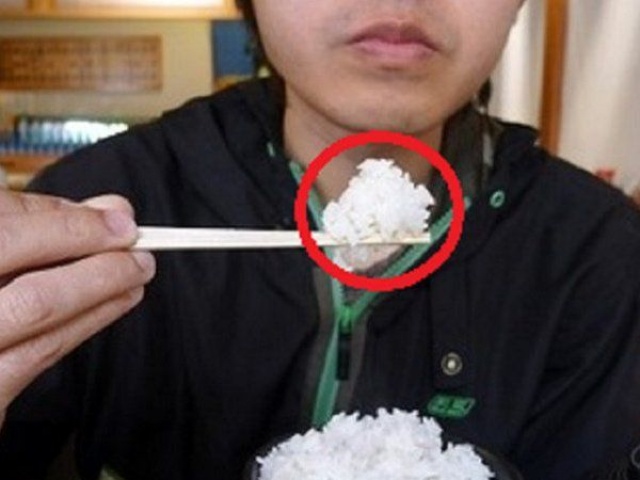 Ẩm thực - 5 "không" khi ăn cơm, tránh bệnh tật "nguy hiểm" vào người