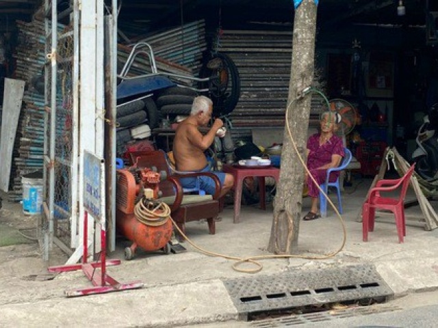 Pháp luật - Điều tra đôi vợ chồng già mất hai cây vàng ở Thủ Đức