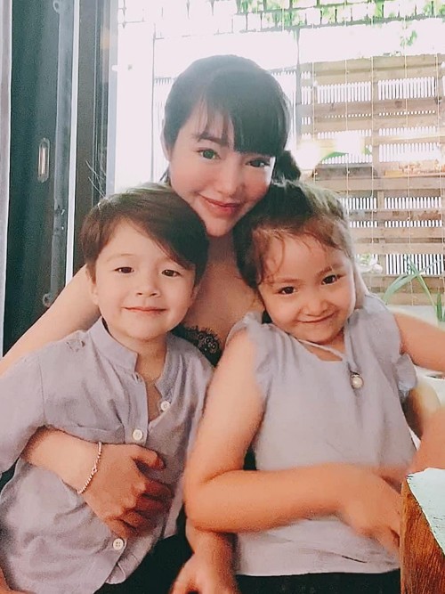 Elly Trần đau lòng vụ bé trai lớp 7 bị đánh hội đồng, dặn các mẹ phải làm một điều khi đón con tan học - 2