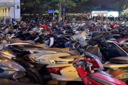 Tin tức trong ngày - Giá vé gửi xe ở phố đi bộ hồ Hoàn Kiếm gây sốc vì buổi biểu diễn của Sơn Tùng M-TP