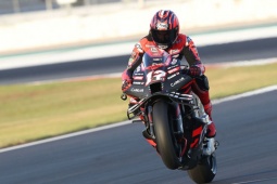 Thể thao - Đua xe MotoGP, đợt test Valencia: Marquez “mở hàng” ấn tượng tại Ducati, Vinales đứng top