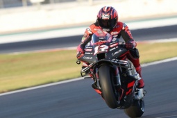 Thể thao - Đua xe MotoGP, đợt test Valencia: Marquez “mở hàng” ấn tượng tại Ducati, Vinales đứng top