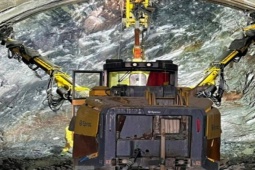 Tin tức trong ngày - Cận cảnh robot đào hầm xuyên núi trên cao tốc qua Hà Tĩnh