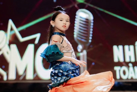 Mẫu nhí Maika Thanh Thảo tỏa sáng trong show thời trang Light up 2023