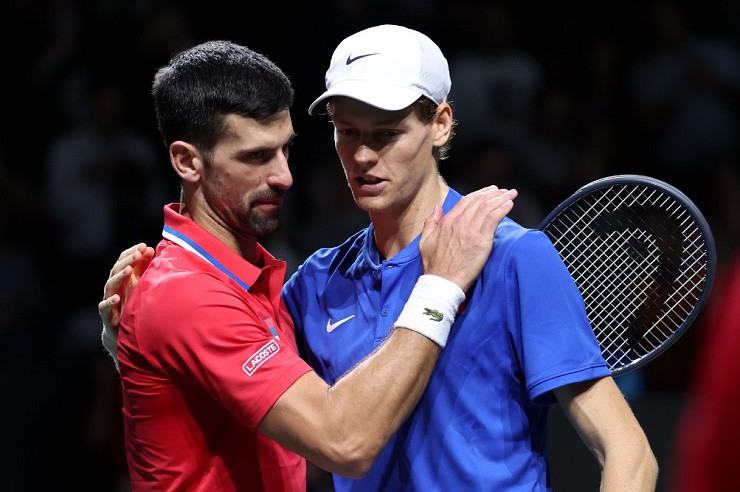 Sinner sắp vượt mặt Djokovic