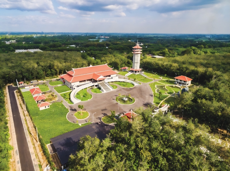 Tháp Long Thọ cách trung tâm TP. Hồ Chí Minh chỉ khoảng 35km