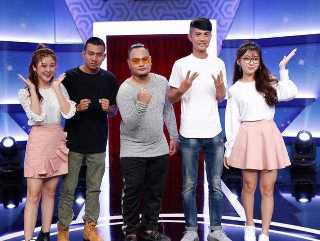 Loạt sao Việt "ẵm" nút Kim cương: Người bị chỉ trích, người được vây kín tại phố đi bộ - 4