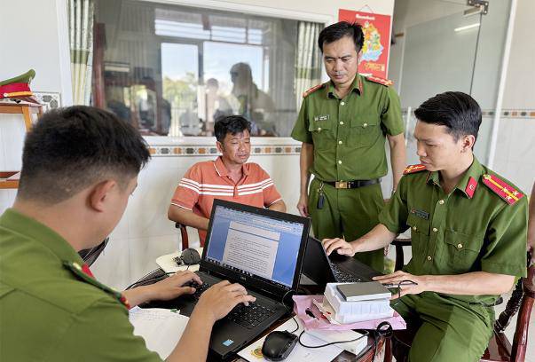 Lực lượng chức năng khám xét nơi ở, nơi làm việc của bị can Thiền