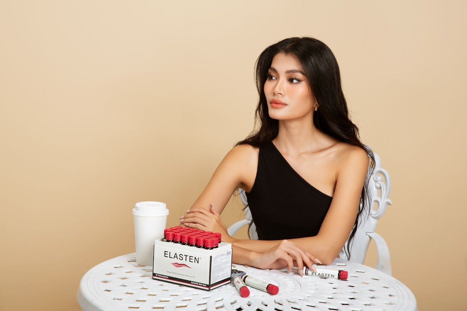 Á hậu 1 Ni Ni Lin Eain tươi trẻ và và tràn đầy sức sống bên collagen Elasten