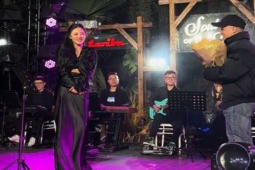 Đời sống Showbiz - Văn Mai Hương được "cầu hôn" trên sân khấu?