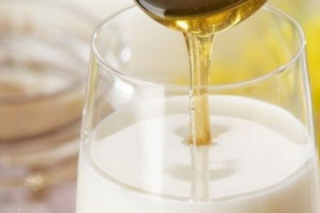 Uống sữa kết hợp thực phẩm này sẽ giúp bảo vệ dạ dày và ngăn ngừa bệnh về xương khớp cực tốt
