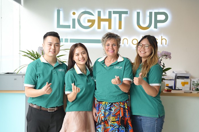 Light Up English vinh dự được cô Coral George - Đại sứ Synthetic Phonics, diễn giả toàn cầu và diễn giả TEDX ghé thăm