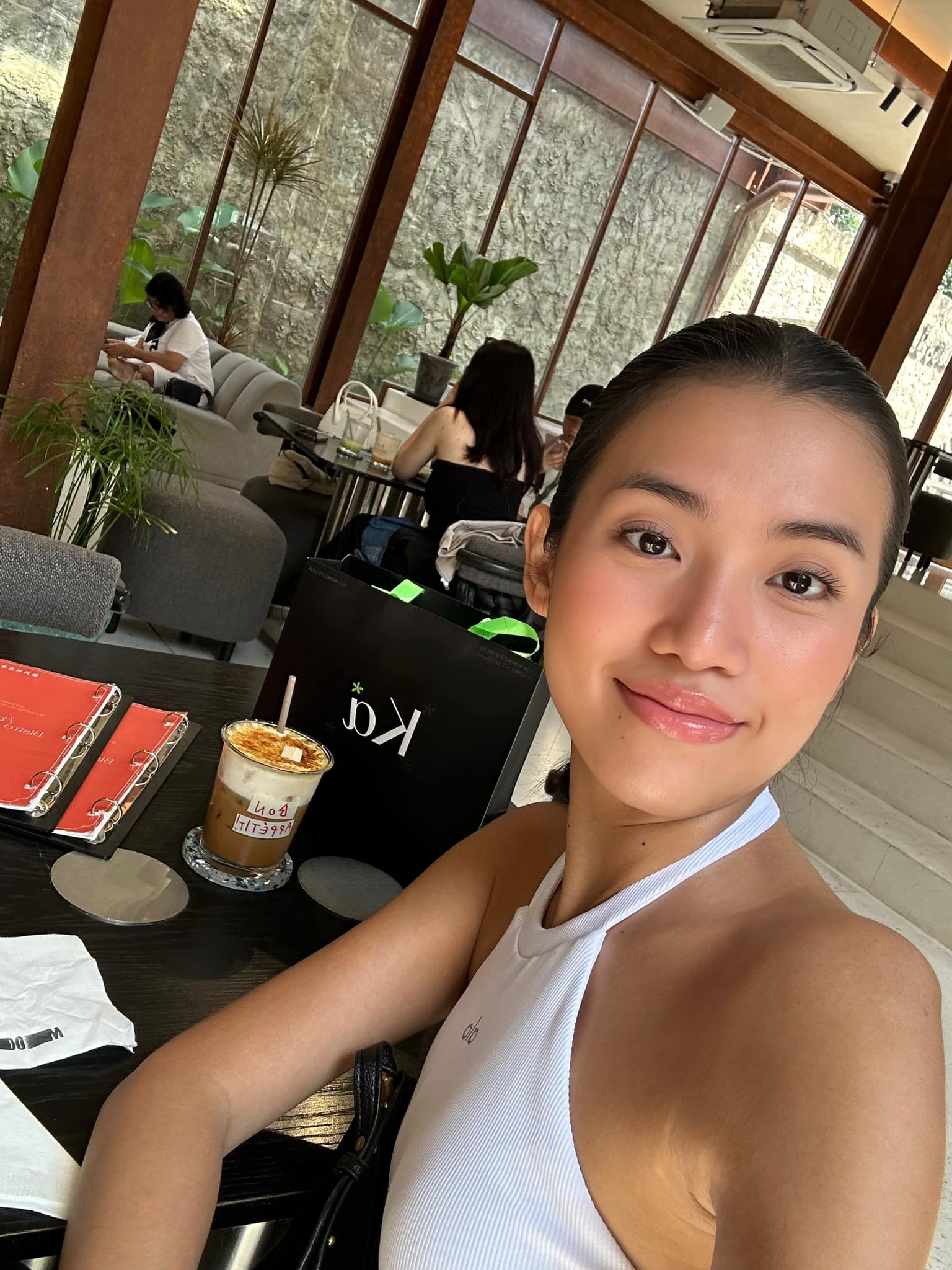 Cổ Ngân đăng ảnh đầu tháng 11 cùng caption: “Đã đến lúc cho một cuộc phiêu lưu mới"