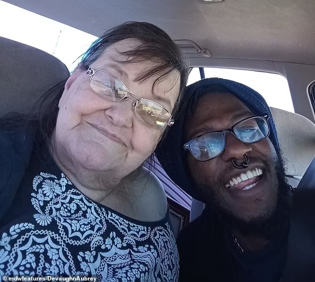 Kathi và Devaughn quyết tâm chứng tỏ tình yêu không có giới hạn tuổi tác